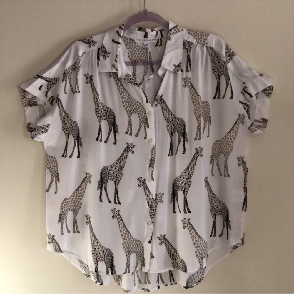 Jane & Delancey White Giraffe Print Shirt Blouse Top